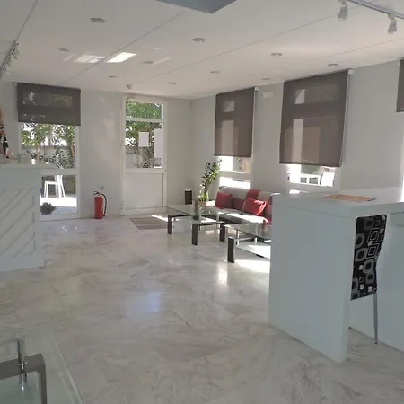 Cosmos Aparthotel 3*