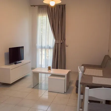 Cosmos Aparthotel 3*