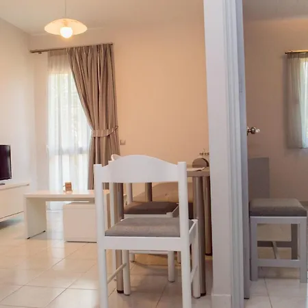 Cosmos Aparthotel 3*