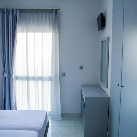 Cosmos Aparthotel 3*